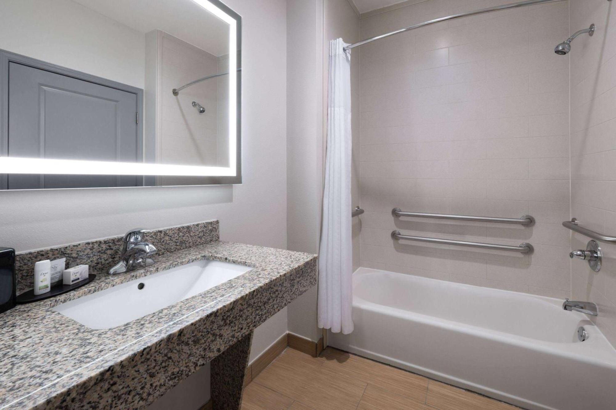 La Quinta By Wyndham Muskogee Hotel Luaran gambar